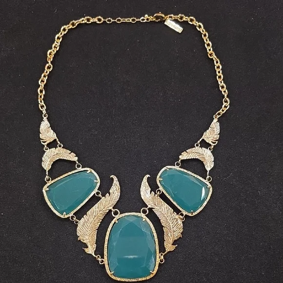 Kendra Scott "Iggy" Necklace Emerald Calcedony And 14k Gold Plate😍 - Picture 1 of 4